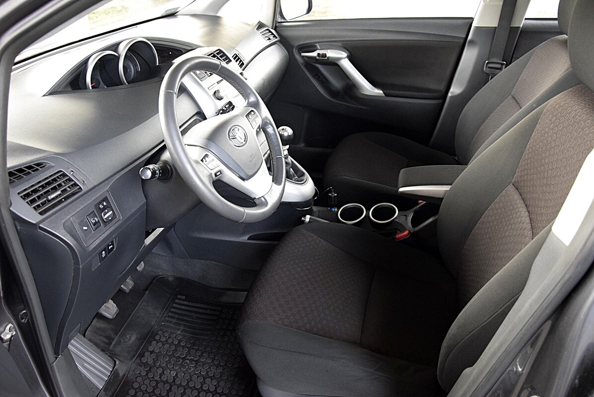 Elbląg Toyota Verso 1.8 benzyna, 2011 rok - 7 osobowa, bardzo ładna. Auto w wersji 7 osobowa, czyste i zadbane bez