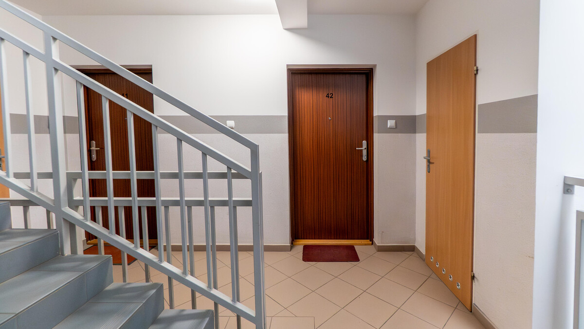 Elbląg TO MY SPRZEDAJEMYNIERUCHOMOŚCI W TYM MIEŚCIEBIURO NIERUCHOMOŚCIAMERICAN HOMEFOR SALE - 2 POKOJE - 3 MAJA