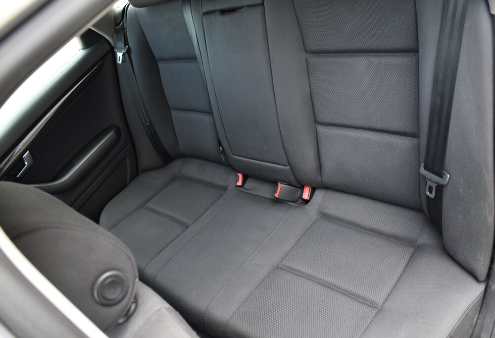 Elbląg AUDI A4 B6 AVANT2004 ROK, 2.0 benzynaAUTOMATAuto zadbane, bez oznak korozjiBogate wyposażenieDodatkowy kpl.