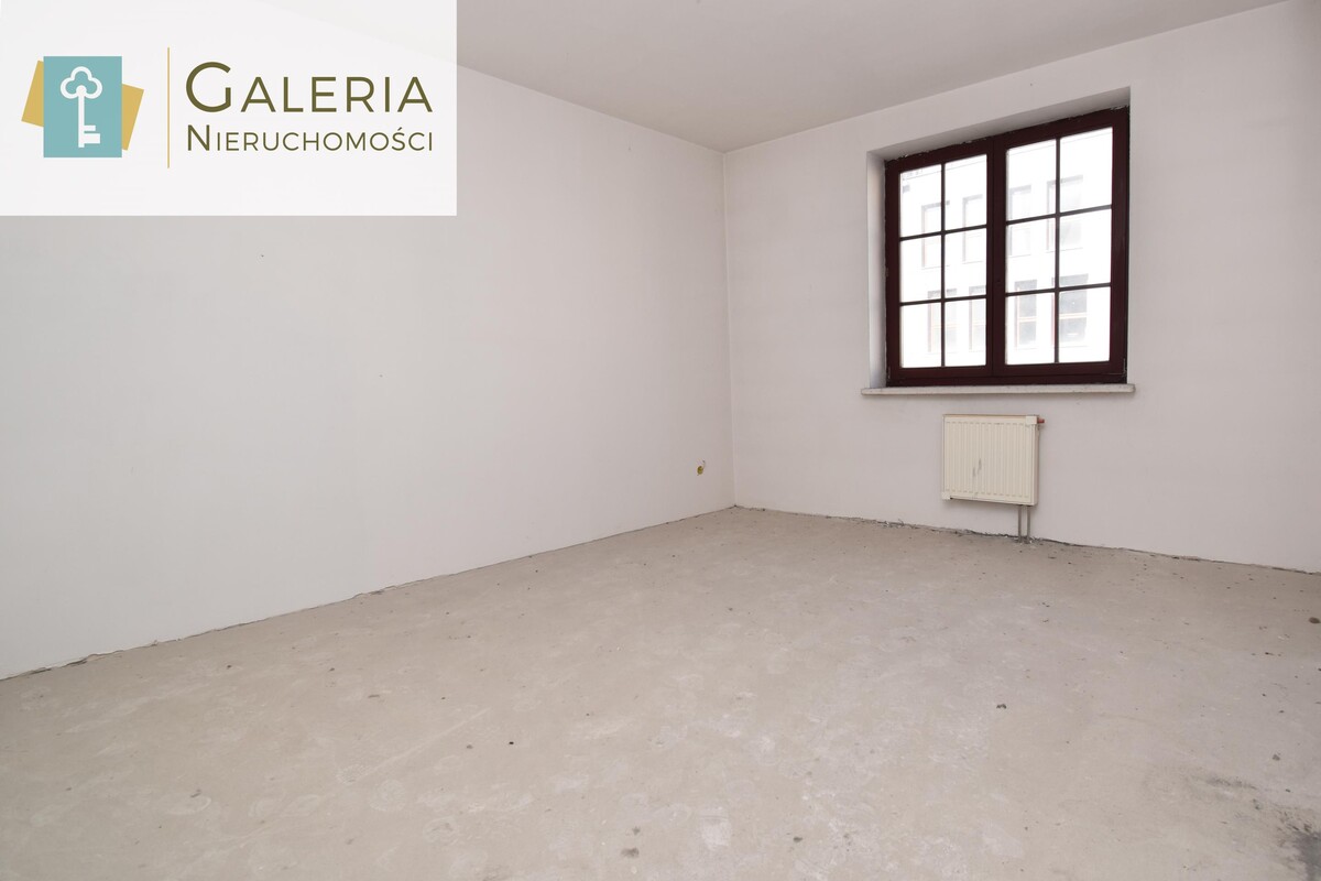 Elbląg GALERIA NIERUCHOMOŚCIZ pasji i miłości do nieruchomościNa sprzedaż: Trzy pokoje z balkonem w samym sercu
