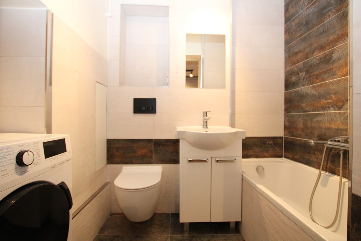 Elbląg NIERUCHOMOŚCI ANNA KRASZEWSKA Dwa pokoje po generalnym remoncie w centrum miasta***umeblowanie w