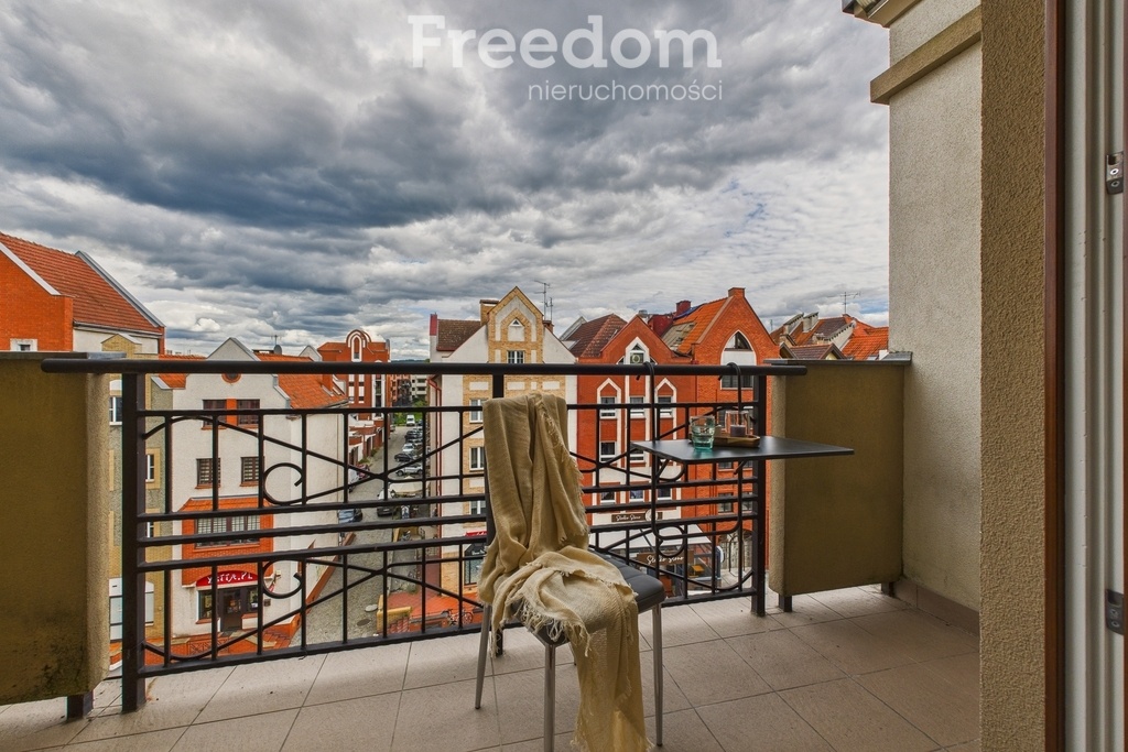 Elbląg FREEDOM NIERUCHOMOŚCIWynajmę mieszkanie - Elbląg, Stary Rynek. Na pierwszym poziomie znajduje się