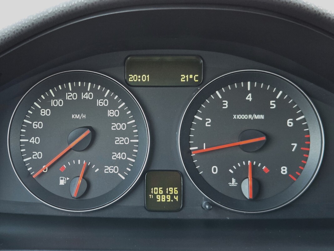 Elbląg Oferuję do sprzedaży Volvo S40 z 2007 roku – klasyczny sedan z niezawodnym silnikiem benzynowym 1.8 o