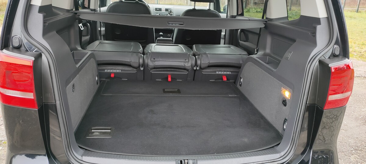 Elbląg Volkswagen Touran 1.6TDI 105km 2011r. - minivan 5-osobowy, bardzo funkcjonalny i wygodny.