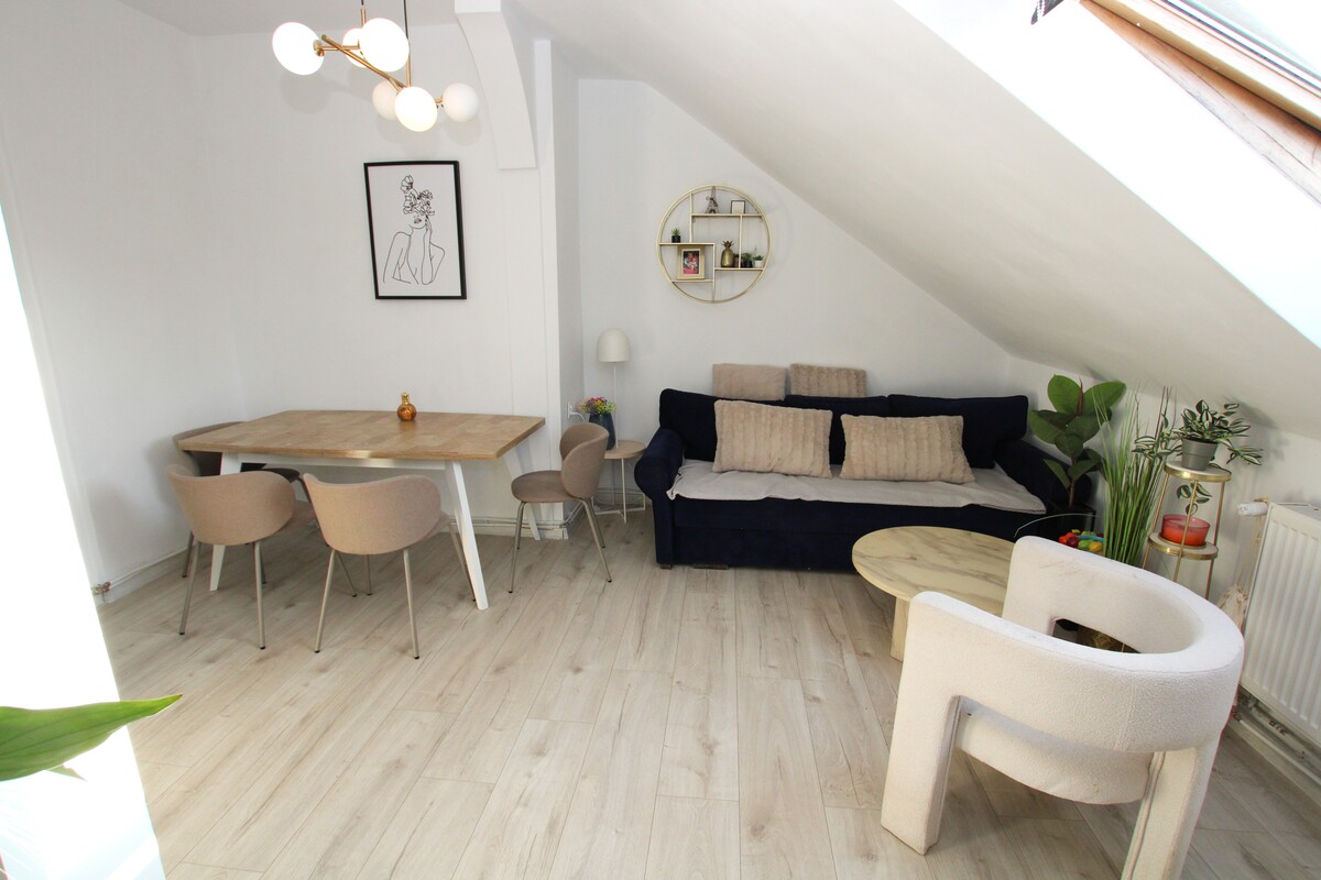 Elbląg NIERUCHOMOŚCI ANNA KRASZEWSKA Mieszkanie 5-pokojowe z ogródkiem przy budynku ul. Niska NOWA