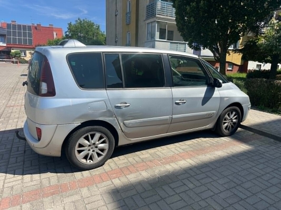 Elbląg Sprzedam w DOBREJ CENIE - RENAULT ESPACE Samochód jest sprawny i na chodzie. Kilka rzeczy do zrobienia. Cały