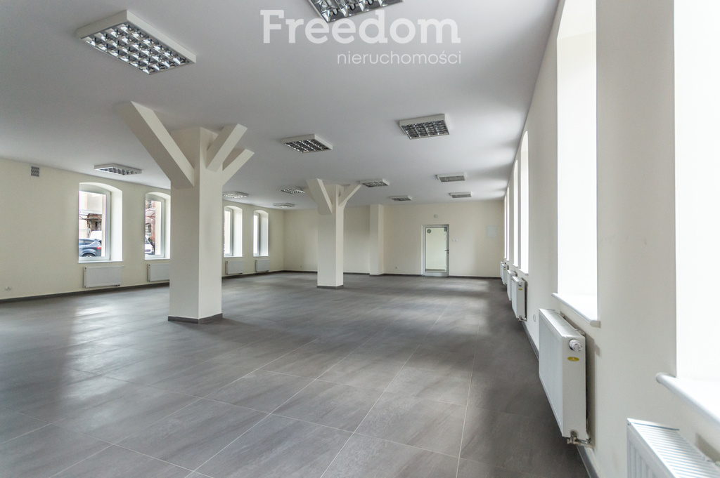 Elbląg FREEDOM NIERUCHOMOŚCIWynajmę lokal użytkowy - Elbląg, Zacisze. Lokal usługowy w centrum Elbląga –