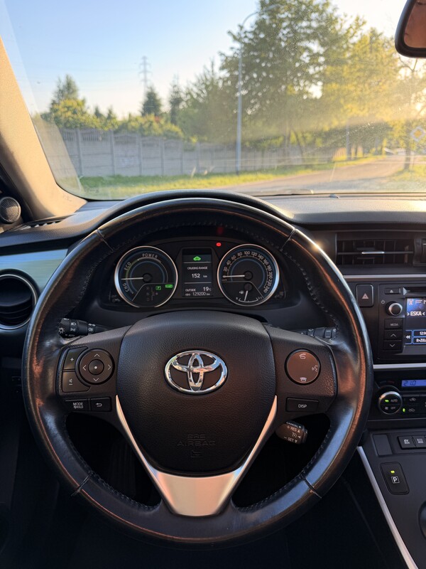Elbląg Toyota Auris II - 1.8 Hybrid Hatchback - 136KMNajwyższa wersja wyposażenia - PrestigePrzebieg: 129tys