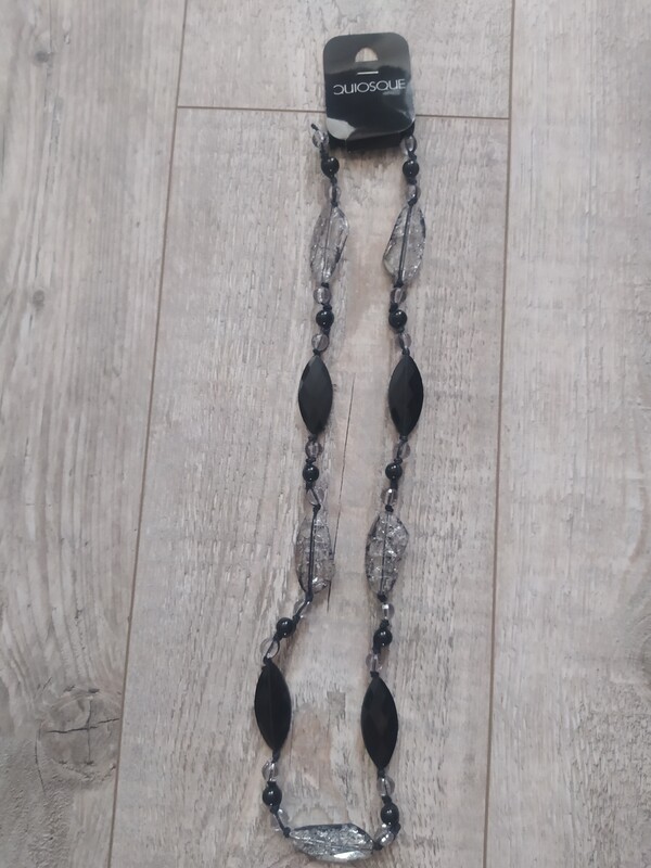 Elbląg 1.Torebka kopertówka NOWY z metką - 35 zł
2.Worek czarny NOWY - 40 ZŁ
3.Torebka Monnnari - 20zł
4.Srebrna