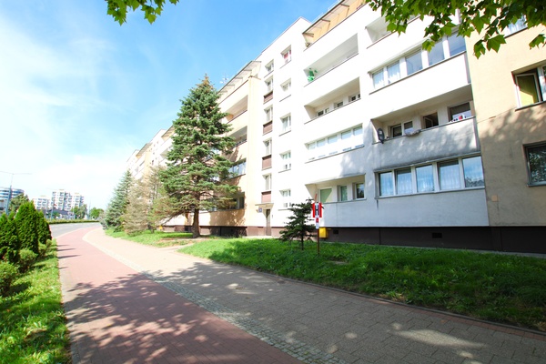 Elbląg NIERUCHOMOŚCI ANNA KRASZEWSKA  Mieszkanie 3-pokojowe z dużym balkonem w centrum miasta    ul.12