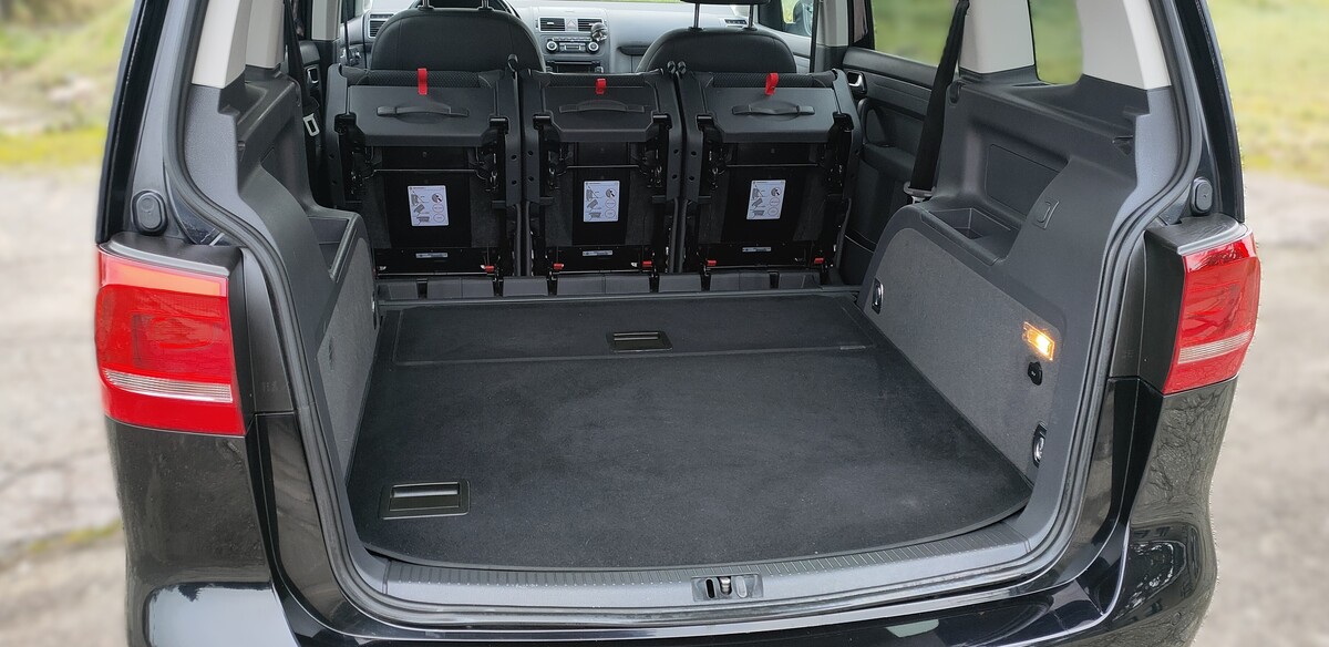 Elbląg Volkswagen Touran 1.6TDI 105km 2011r. - minivan 5-osobowy, bardzo funkcjonalny i wygodny.