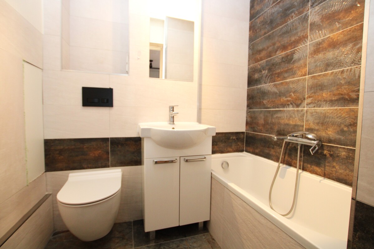 Elbląg NIERUCHOMOŚCI ANNA KRASZEWSKA Dwa pokoje po generalnym remoncie w centrum miasta***umeblowanie w