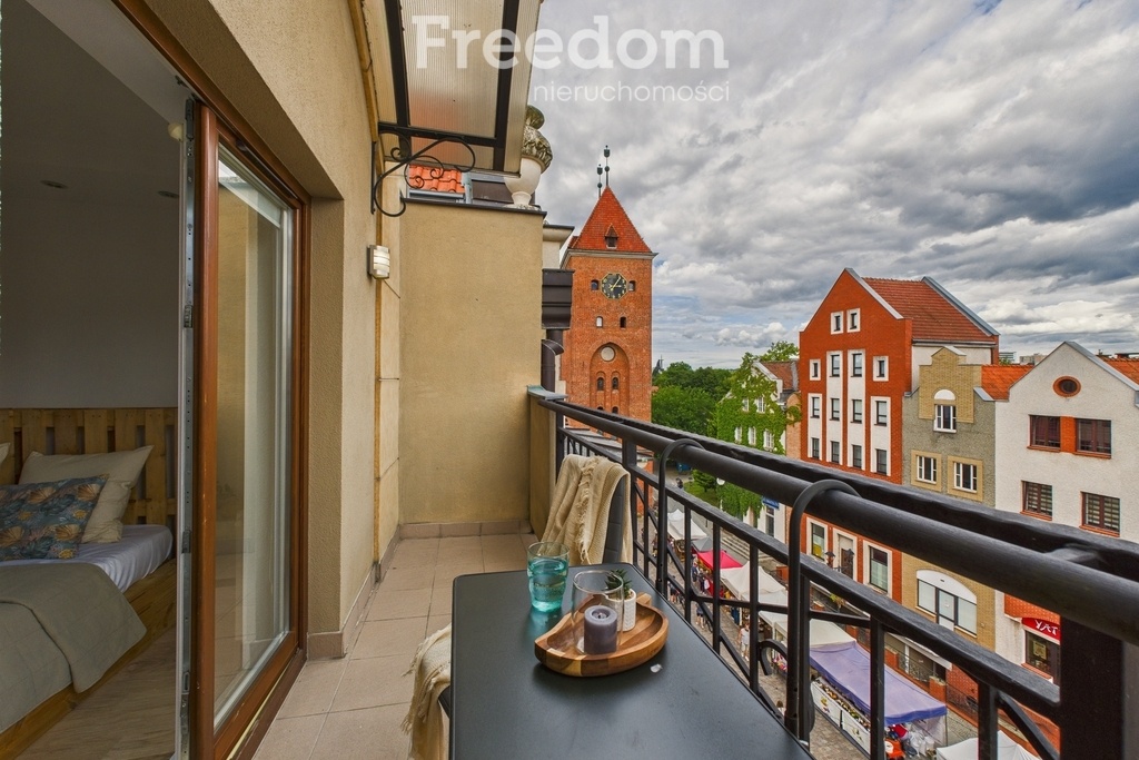 Elbląg FREEDOM NIERUCHOMOŚCIWynajmę mieszkanie - Elbląg, Stary Rynek. Na pierwszym poziomie znajduje się