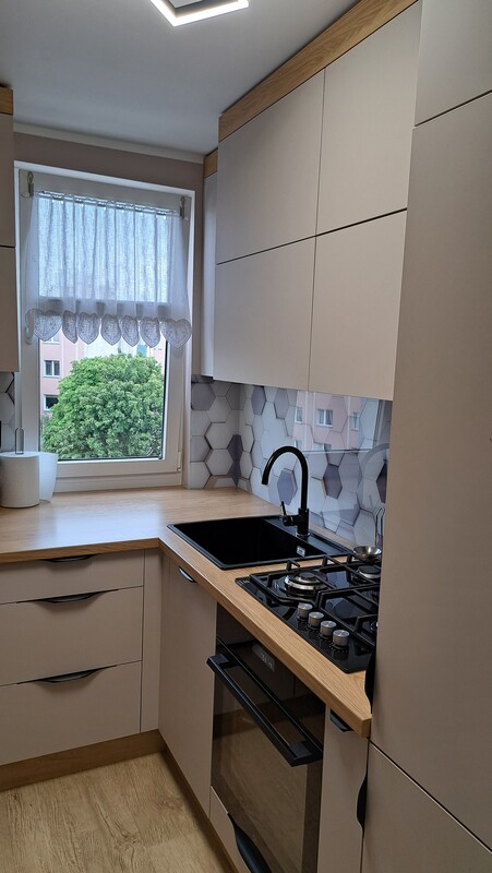 Elbląg 🏡 Mieszkanie 3-pokojowe na czwartym piętrze – blok SM Sielanka, ul. Kosynierów Gdyńskich 🏡
