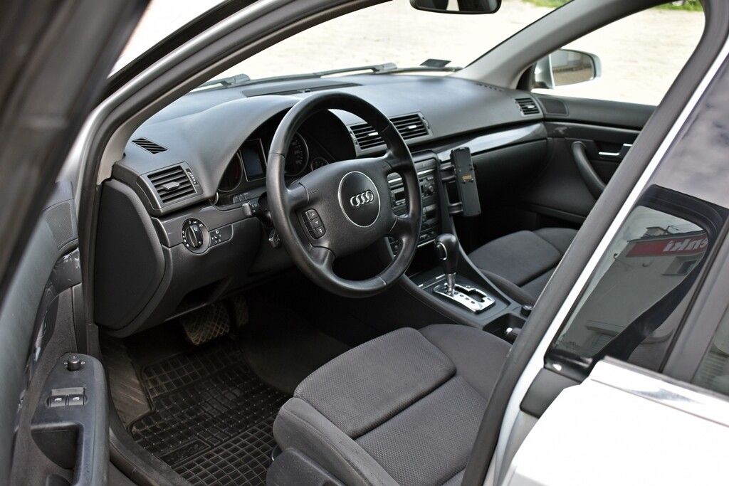 Elbląg AUDI A4 B6 AVANT2004 ROK, 2.0 benzynaAUTOMATAuto zadbane, bez oznak korozjiBogate wyposażenieDodatkowy kpl.
