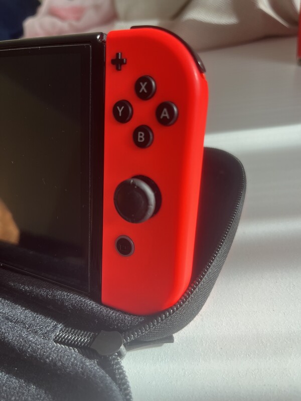 Elbląg 🎮 Sprzedam zestaw Nintendo Switch Oled. Konsola działa bez zastrzeżeń. ✅ W skład zestawu wchodzi: