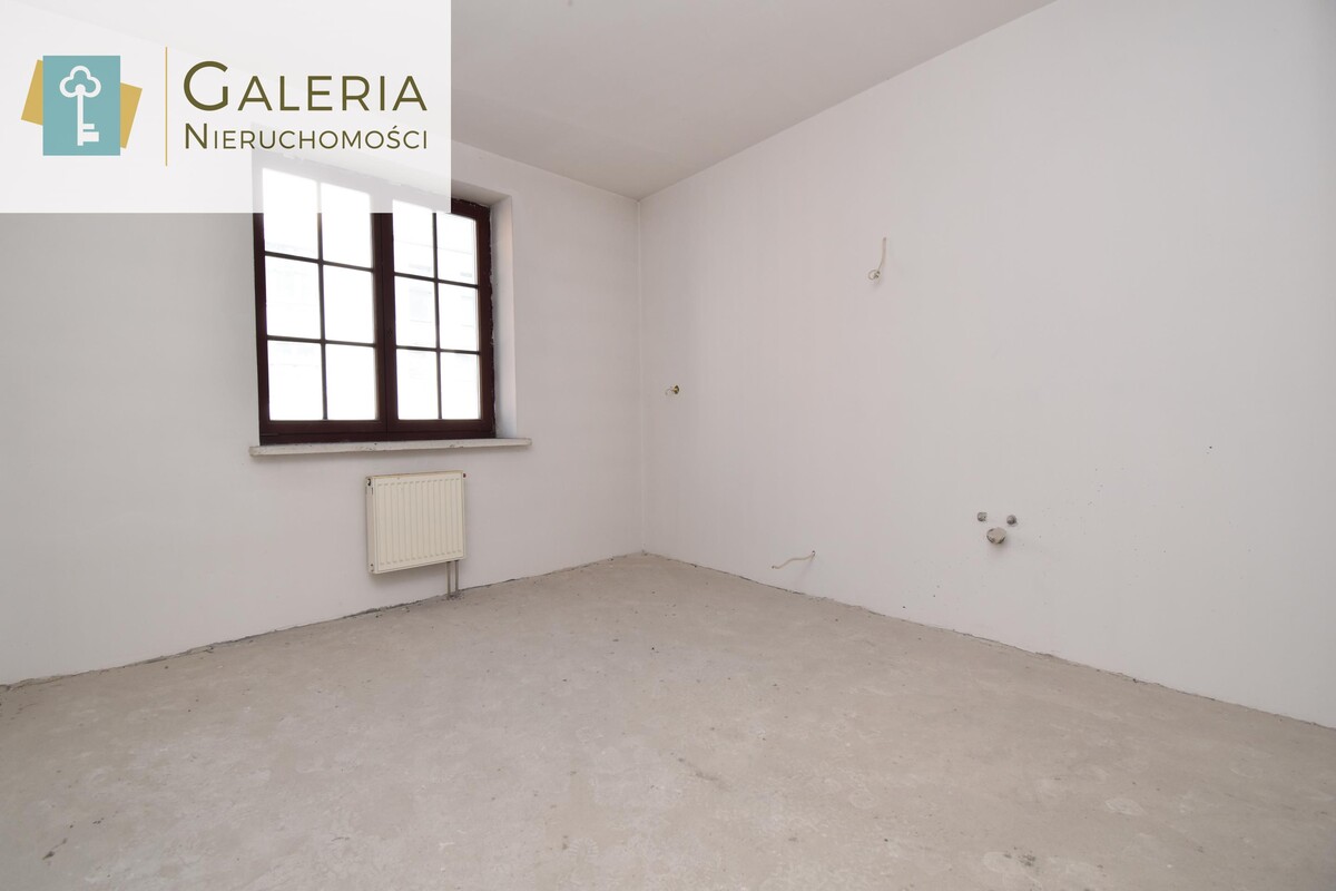 Elbląg GALERIA NIERUCHOMOŚCIZ pasji i miłości do nieruchomościNa sprzedaż: Trzy pokoje z balkonem w samym sercu