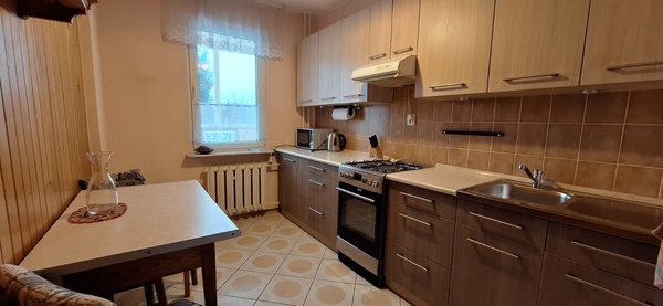 Elbląg Wynajmę mieszkanie w Elblągu przy ul. Królewieckiej o powierzchni 58,5m2 położone na parterze. Lokal składa się