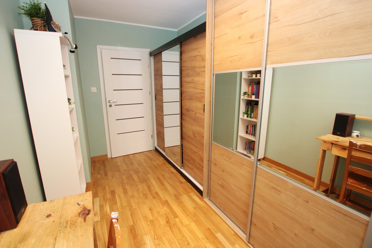 Elbląg NIERUCHOMOŚCI ANNA KRASZEWSKA Trzypokojowe mieszkanie po remoncie na parterze *media miejskie