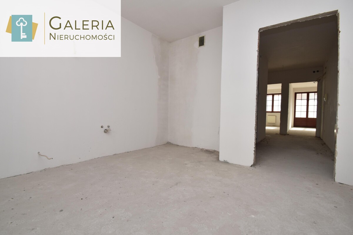 Elbląg GALERIA NIERUCHOMOŚCIZ pasji i miłości do nieruchomościNa sprzedaż: Trzy pokoje z balkonem w samym sercu