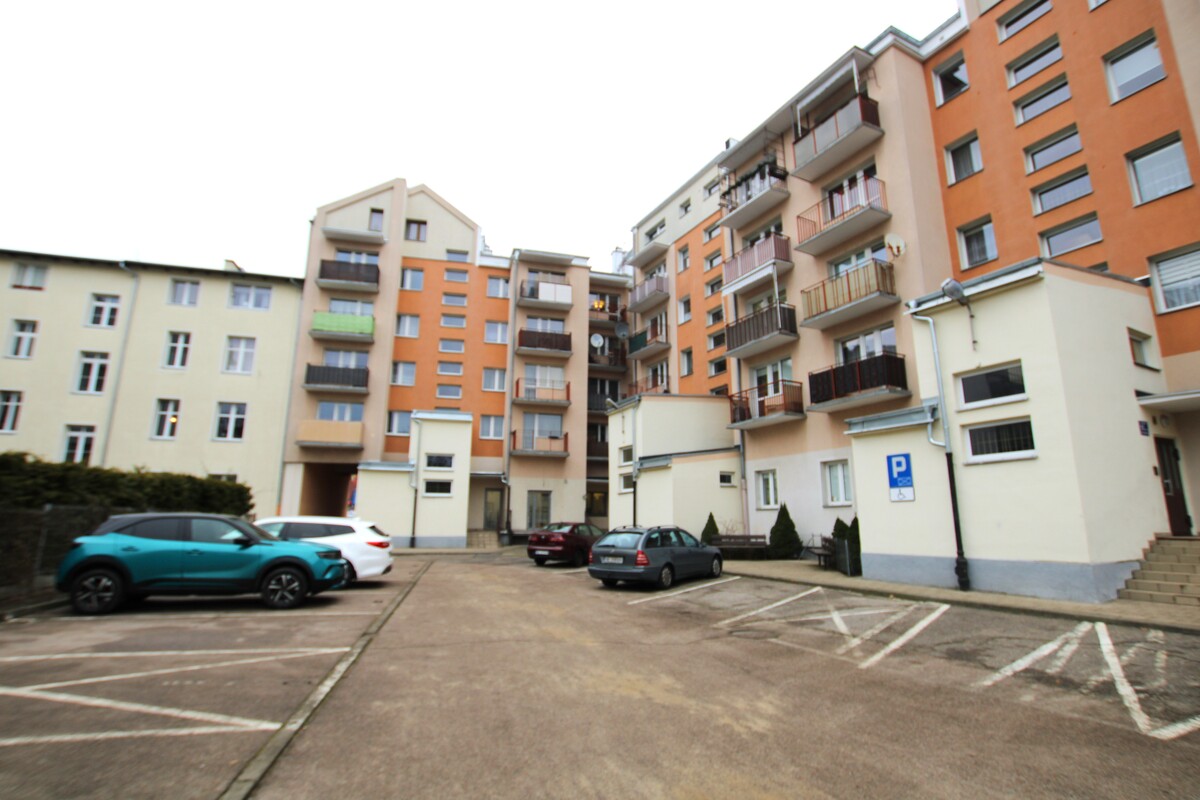 Elbląg NIERUCHOMOŚCI ANNA KRASZEWSKA Mieszkanie 3-pokojowe z zasobów SM Sielanka z przynależnym