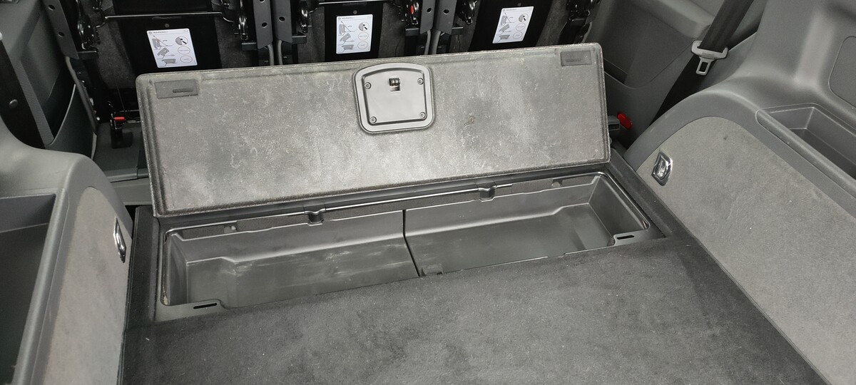 Elbląg Volkswagen Touran 1.6TDI 105km 2011r. - minivan 5-osobowy, bardzo funkcjonalny i wygodny.