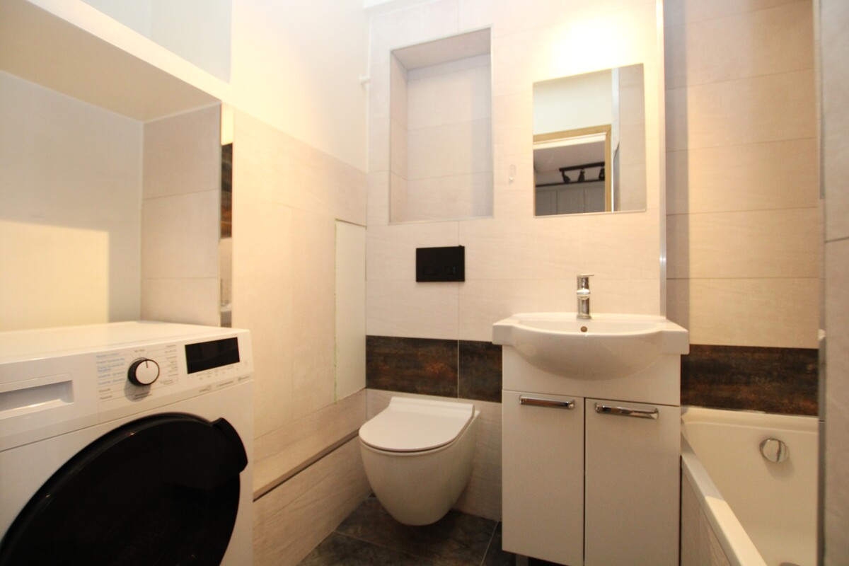 Elbląg NIERUCHOMOŚCI ANNA KRASZEWSKA Dwa pokoje po generalnym remoncie w centrum miasta***umeblowanie w