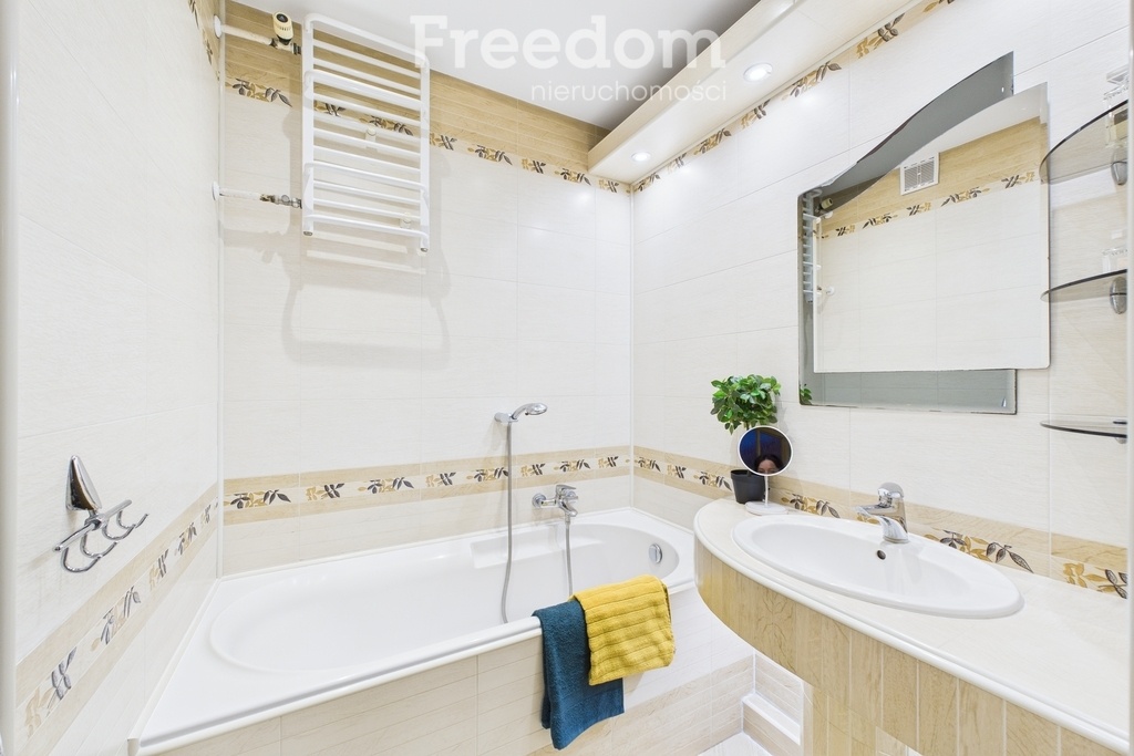 Elbląg FREEDOM NIERUCHOMOŚCISprzedam mieszkanie - Elbląg, Ogólna. Na sprzedaż: 3-pokojowe mieszkanie w Elblągu,