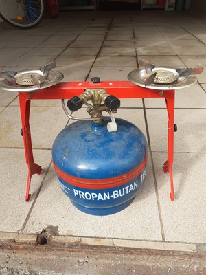 Elbląg Sprzedam  turystyczną butlę  gazową  z dwupalnikową kuchenką gazową. Elbląg