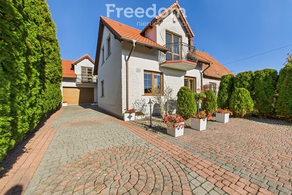 Elbląg FREEDOM NIERUCHOMOŚCISprzedam dom - Elbląg, Skierniewicka. Marzysz o życiu w spokojnej okolicy, ale z