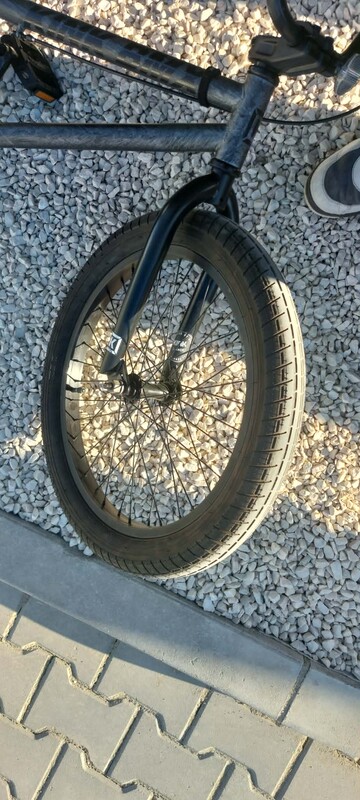 Elbląg Sprzedam rower BMX Kink Curb z 2022 roku w kolorze Matte Brushed Silver. Rower w bardzo dobrym stanie, gotowy