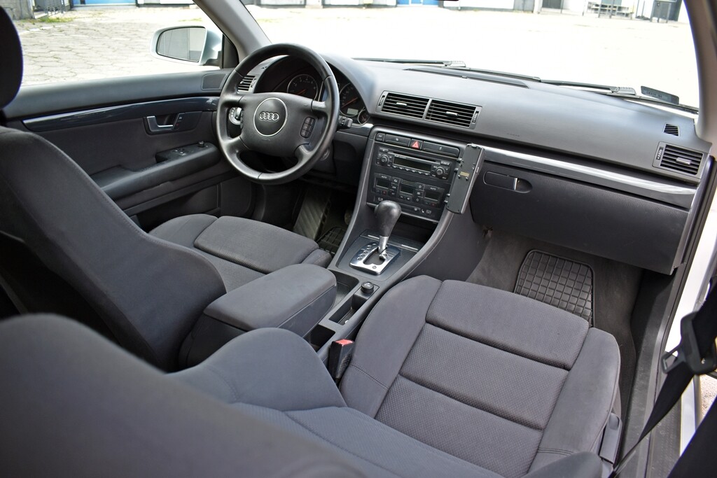 Elbląg AUDI A4 B6 AVANT2004 ROK, 2.0 benzynaAUTOMATAuto zadbane, bez oznak korozjiBogate wyposażenieDodatkowy kpl.