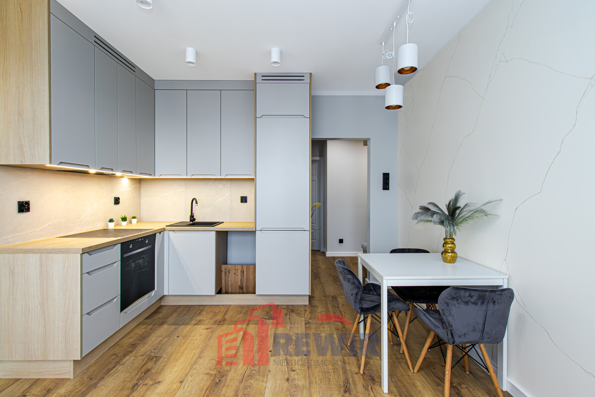 Elbląg RewiR NieruchomościWybierz Swój🎄Wymarzony RewiR Prezentujemy Państwu 3-pokojowe mieszkanie przy