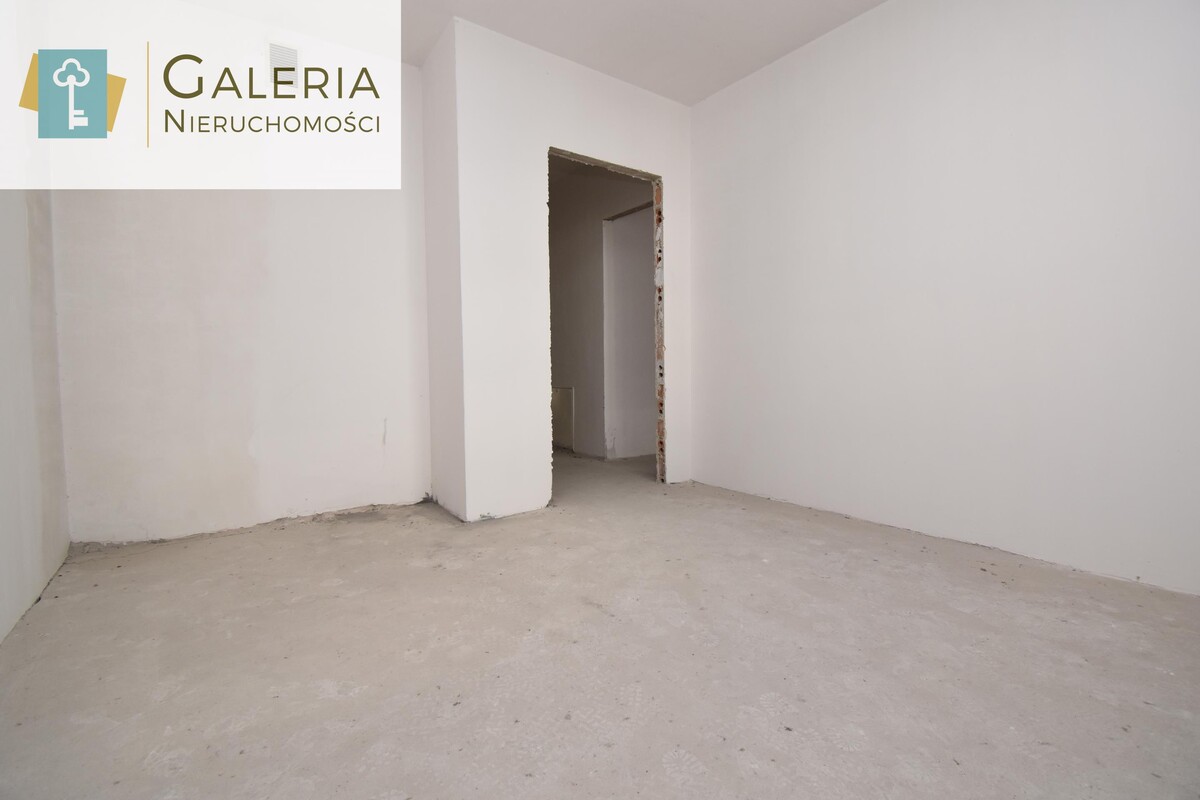 Elbląg GALERIA NIERUCHOMOŚCIZ pasji i miłości do nieruchomościNa sprzedaż: Trzy pokoje z balkonem w samym sercu