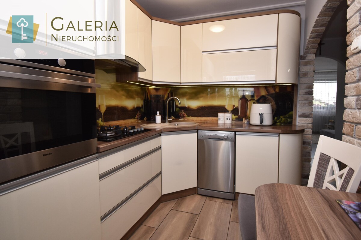 Elbląg GALERIA NIERUCHOMOŚCIZ pasji i miłości do nieruchomościNa sprzedaż: Klimatyczne, trzypokojowe mieszkanie z