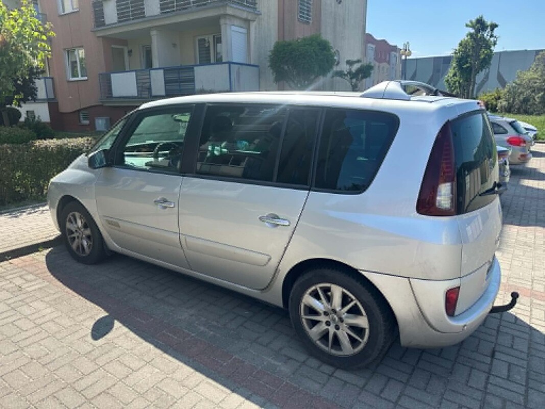 Elbląg Sprzedam w DOBREJ CENIE - RENAULT ESPACE Samochód jest sprawny i na chodzie. Kilka rzeczy do zrobienia. Cały