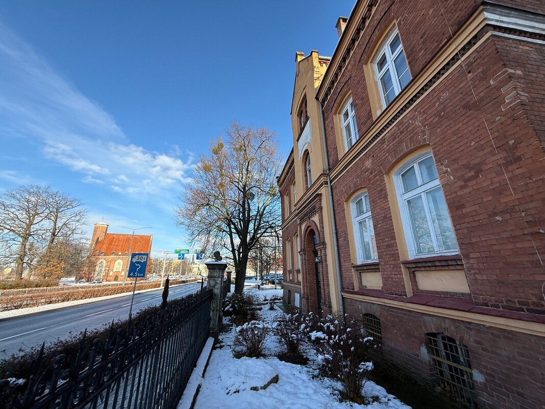 Elbląg BIURO NIERUCHOMOŚCISZULC& SZULCLokal usługowy: Elblągu ul. RobotniczaPowierzchnia: 50 m2Na wynajem