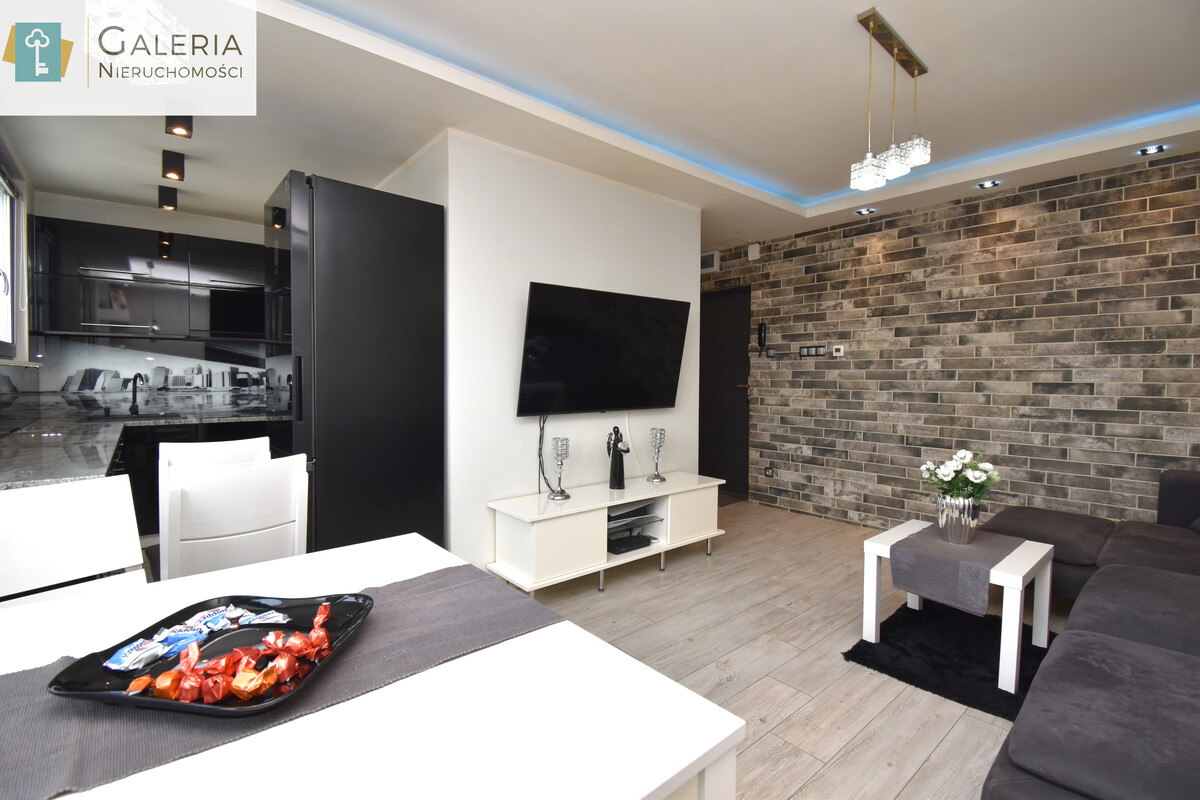 Elbląg GALERIA NIERUCHOMOŚCIZ pasji i miłości do nieruchomościNa sprzedaż: 2 pokoje przy rynkuul. Płk