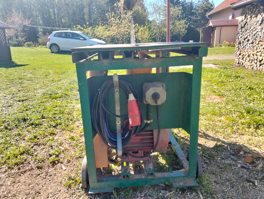 Elbląg Sprzedam piłę do drewna silnik 5,5 KW. 
Konstrukcja fabryczna. 
2 tarcze.