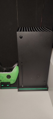Elbląg Dzień dobry, 
Mam na sprzedaż Xbox Series X wraz z jednym SPRAWNYM padem (kolor zielony) oraz dodatkowo