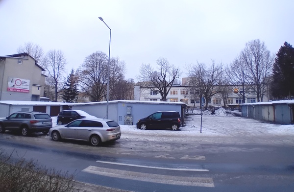 Elbląg Ulica&nbsp; Słoneczna 21-23Niezależny garaż murowanyPosiada prąd (oświetlenie + gniazdka el)Mocne wrota