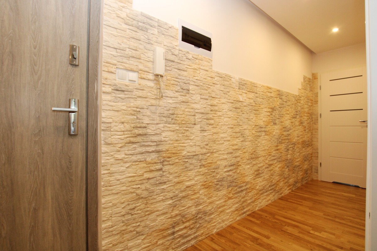 Elbląg NIERUCHOMOŚCI ANNA KRASZEWSKA Trzypokojowe mieszkanie po remoncie na parterze *media miejskie