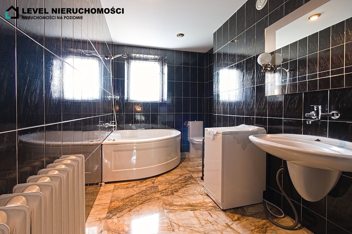 Elbląg LEVEL NIERUCHOMOŚCI Dom na dużej działce w Elbląguplus dwa garażeul. Freta NIERUCHOMOŚCI NA POZIOMIE