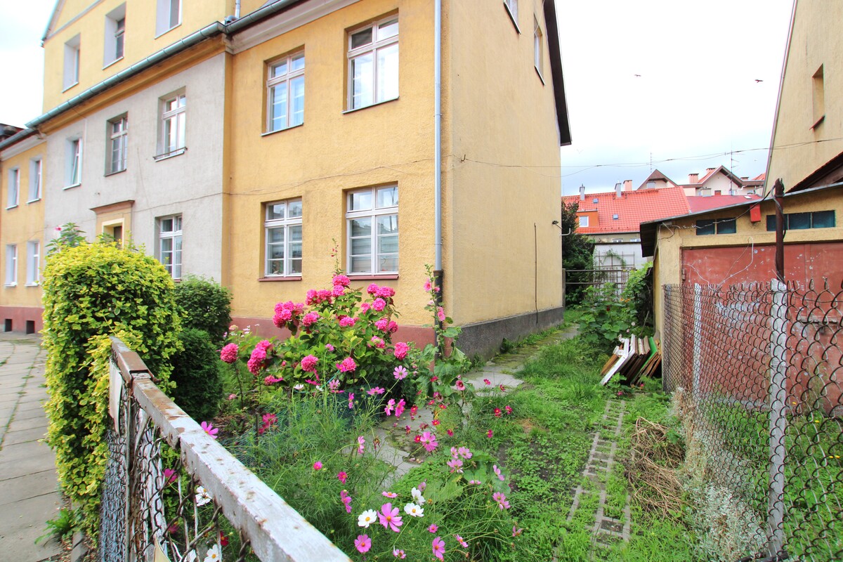 Elbląg NIERUCHOMOŚCI ANNA KRASZEWSKA  Poczuj niezwykły klimat przedwojennej kamienicy w sercu miasta!