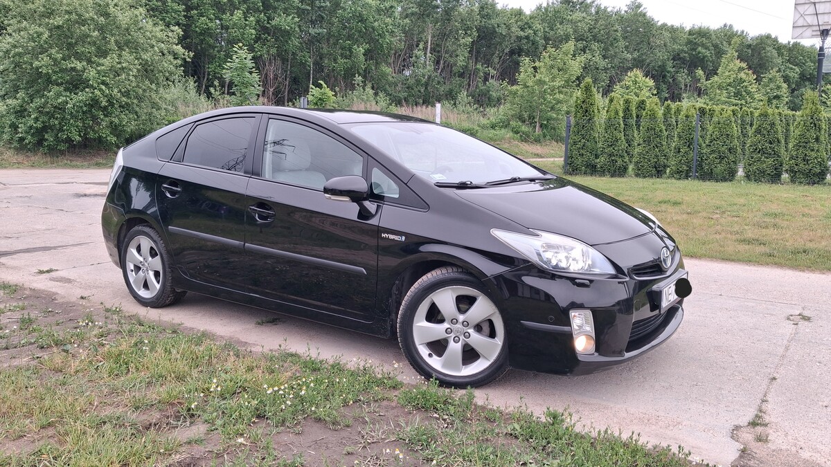 Elbląg Sprzedam Toyota Prius 3 1.8 139KM Hybrid 2009r. Sprowadzona Zarejestrowana Garażowana Czarna Alu17 Skóra Navi