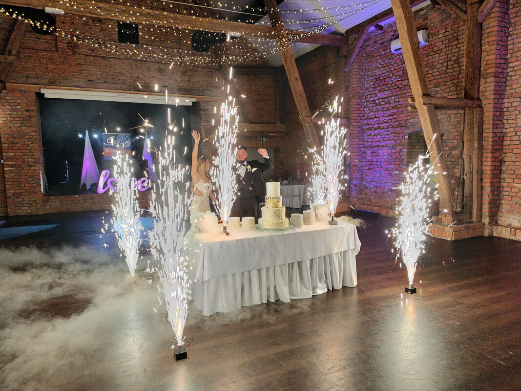 Elbląg Agencja Artystyczna GESEK GRAMY JUŻ 19 LAT ! Oprawa muzyczna: STUDNIÓWKI, WESELA, POPRAWINY, IMPREZY