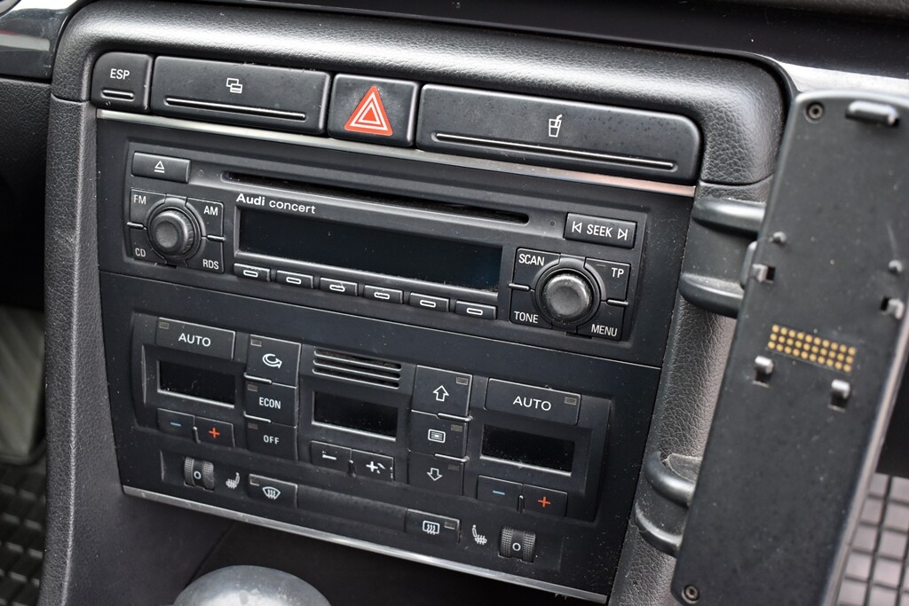 Elbląg AUDI A4 B6 AVANT2004 ROK, 2.0 benzynaAUTOMATAuto zadbane, bez oznak korozjiBogate wyposażenieDodatkowy kpl.