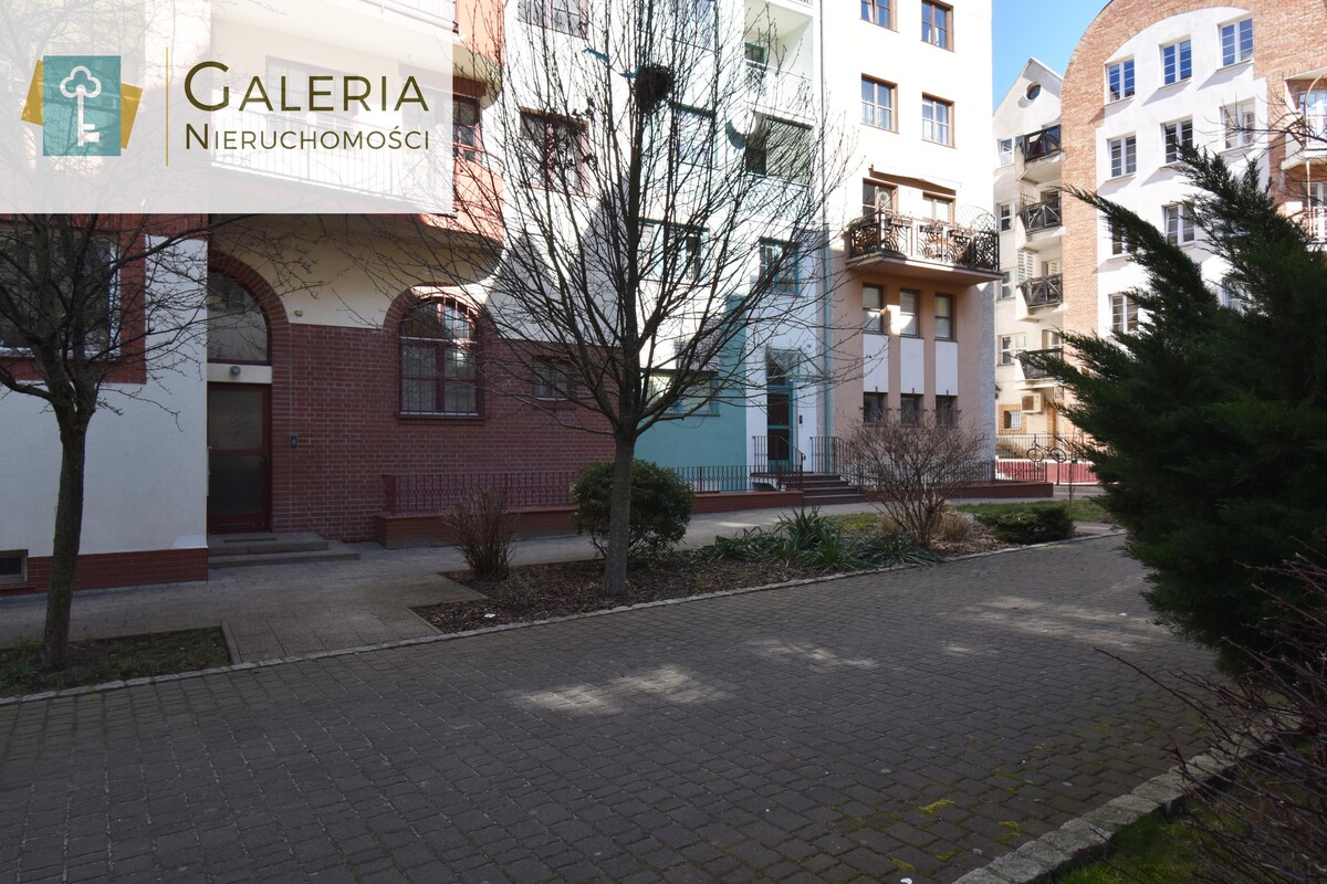 Elbląg GALERIA NIERUCHOMOŚCIZ pasji i miłości do nieruchomościNa sprzedaż: Trzy pokoje z balkonem w samym sercu