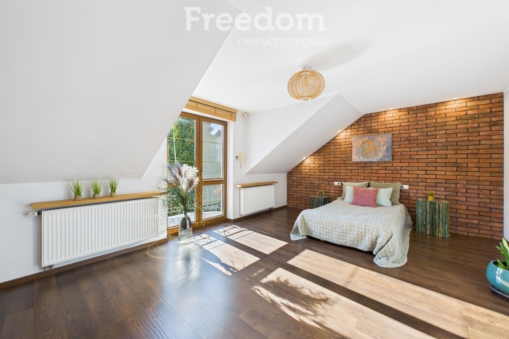 Elbląg FREEDOM NIERUCHOMOŚCISprzedam dom - Elbląg, Skierniewicka. Marzysz o życiu w spokojnej okolicy, ale z