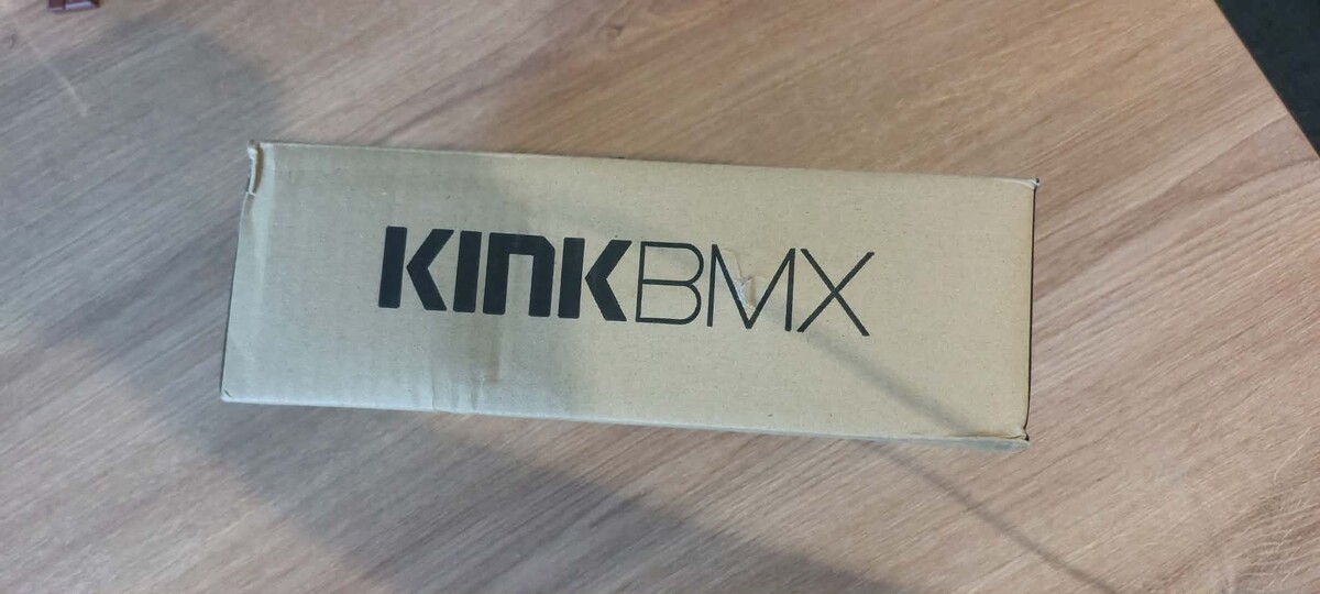 Elbląg Sprzedam rower BMX Kink Curb z 2022 roku w kolorze Matte Brushed Silver. Rower w bardzo dobrym stanie, gotowy